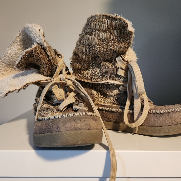 Womens lace up boots - Picture 3 of 3